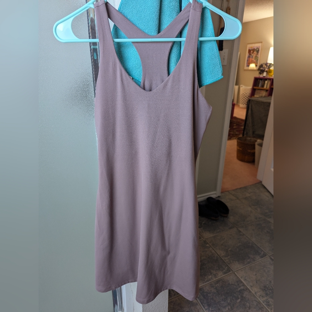 Girlfriend Collective Lola V-Neck Active Dress With Shorts Fog Brown Size Medium